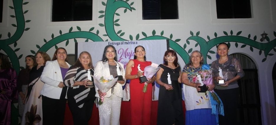Reconocen a seis mujeres destacadas en Mazatlán con galardón “La Mujer”