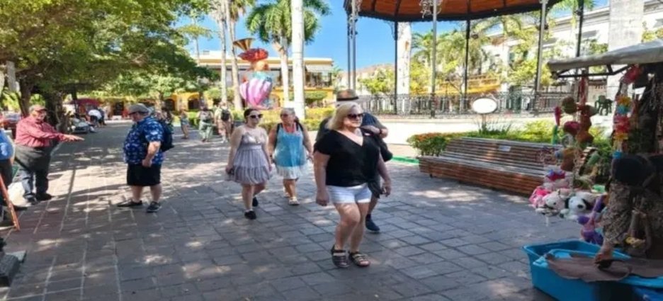 Mazatlán recibe a más de 2 mil 500 cruceristas y fortalece actividad turística