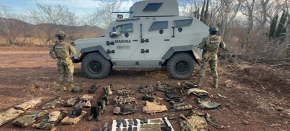 Aseguran explosivos, drogas y equipo táctico