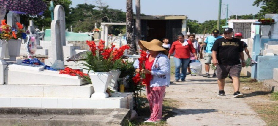 Más de 12 mil personas visitaron panteones durante el Día de las Madres