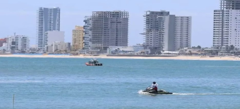 Activan operativo de búsqueda tras desaparición de competidor de triatlón en playas de Mazatlán