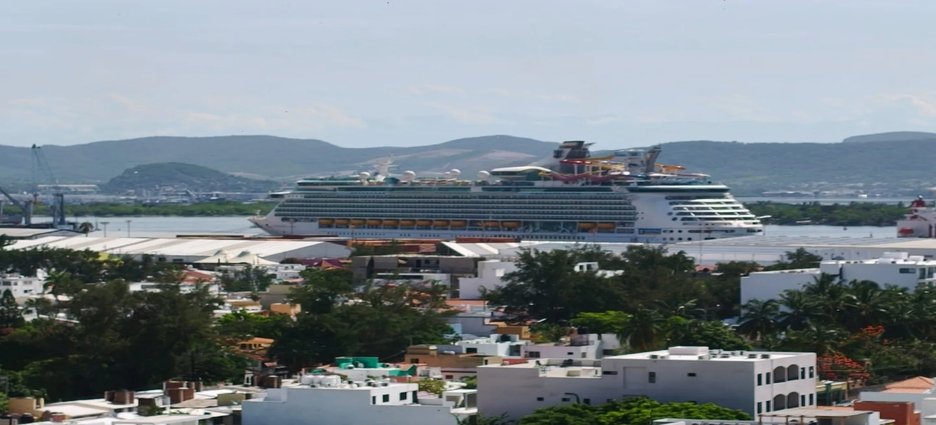 Mazatlán recibe al crucero Navigator of the Seas con más de 5 mil pasajeros y tripulantes