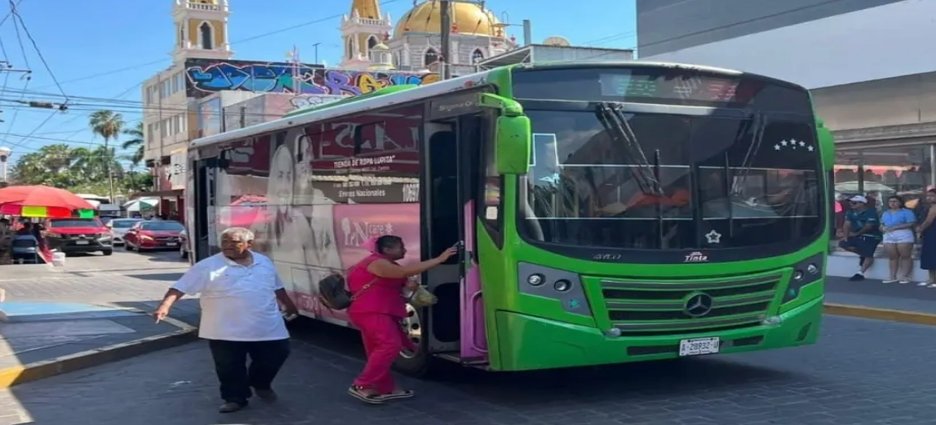 Vacaciones reducen hasta 50% la demanda de camiones urbanos en Mazatlán