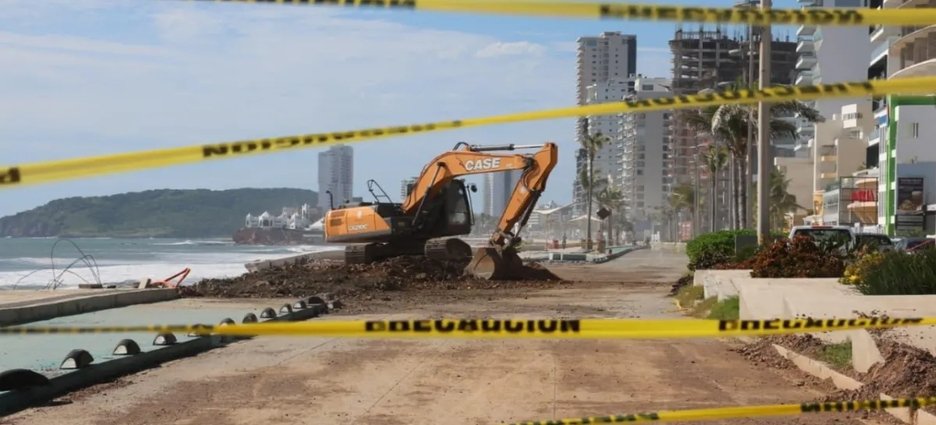 Fuerte oleaje deja seis socavones en el malecón de Mazatlán