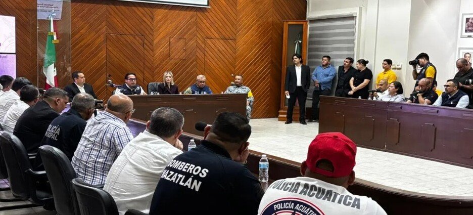 Activan Consejo de Protección Civil y alistan refugios ante la amenaza del Huracán Simón
